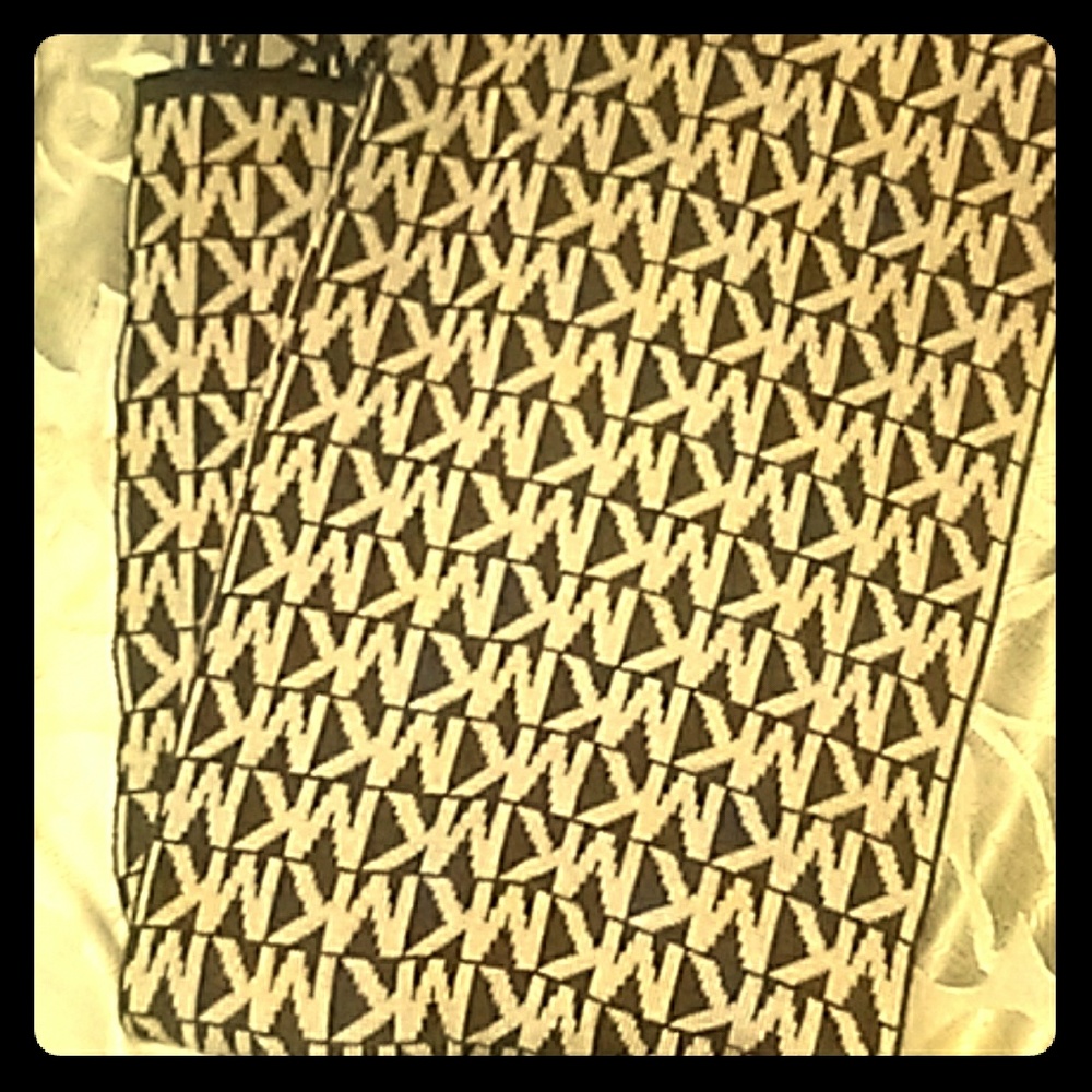 Knit scarf